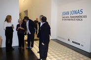 Timelines: transparències en una habitació fosca. Joan Jonas [Reportatge fotogràfic inauguració exposició]