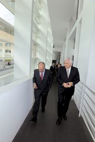 Signatura conveni de col·laboració entre Fundació MACBA i la Fundación AXA [Reportatge fotogràfic acte institucional]