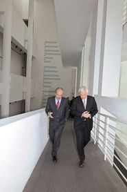 Signatura conveni de col·laboració entre Fundació MACBA i la Fundación AXA [Reportatge fotogràfic acte institucional]