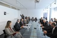 Signatura conveni de col·laboració entre Fundació MACBA i la Fundación AXA [Reportatge fotogràfic acte institucional]