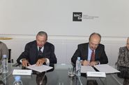 Signatura conveni de col·laboració entre Fundació MACBA i la Fundación AXA [Reportatge fotogràfic acte institucional]