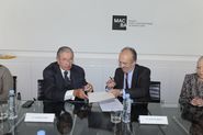 Signatura conveni de col·laboració entre Fundació MACBA i la Fundación AXA [Reportatge fotogràfic acte institucional]