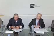 Signatura conveni de col·laboració entre Fundació MACBA i la Fundación AXA [Reportatge fotogràfic acte institucional]