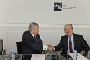 Signatura conveni de col·laboració entre Fundació MACBA i la Fundación AXA [Reportatge fotogràfic acte institucional]