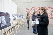 Tots junts podem parar la sida. Mural de Keith Haring [Reportatge fotogràfic acte institucional]