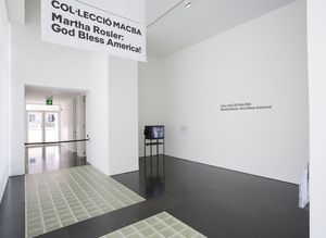 Col·lecció MACBA. Martha Rosler: God bless America [Reportatge fotogràfic exposició]