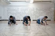 Tots junts podem parar la sida. Mural de Keith Haring [Reportatge fotogràfic procés de muntatge obra de Col·lecció]