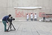 Tots junts podem parar la sida. Mural de Keith Haring [Reportatge fotogràfic procés de muntatge obra de Col·lecció]