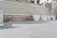 Tots junts podem parar la sida. Mural de Keith Haring [Reportatge fotogràfic procés de muntatge obra de Col·lecció]