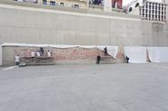 Tots junts podem parar la sida. Mural de Keith Haring [Reportatge fotogràfic procés de muntatge obra de Col·lecció]