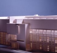 Maqueta avantprojecte edifici MACBA [Reportatge fotogràfic de la construcció de l'edifici MACBA]