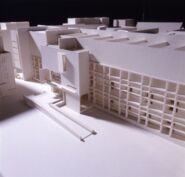 Maqueta avantprojecte edifici MACBA [Reportatge fotogràfic de la construcció de l'edifici MACBA]