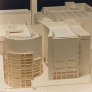 Maqueta avantprojecte edifici MACBA [Reportatge fotogràfic de la construcció de l'edifici MACBA]