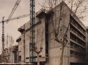 Construcció edifici MACBA [Reportatge fotogràfic de la construcció de l'edifici MACBA]