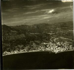 [Fotografies aèries de la costa de Benidorm] [fulls de contacte 9 i 10]