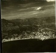 [Fotografies aèries de la costa de Benidorm] [fulls de contacte 9 i 10]