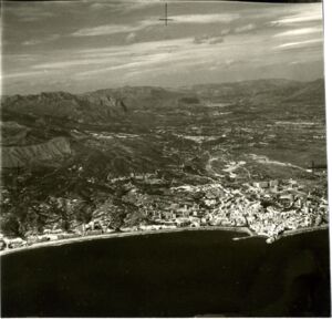 [Fotografies aèries de la costa de Benidorm] [fulls de contacte 3 i 4]