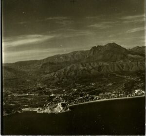 [Fotografies aèries de la costa de Benidorm] [fulls de contacte 13 i 14]