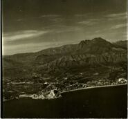 [Fotografies aèries de la costa de Benidorm] [fulls de contacte 13 i 14]