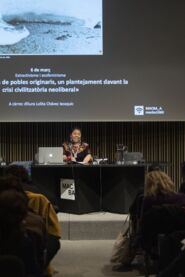 El model de vida de pobles originaris, un plantejament davant la crisi civilitzatòria neoliberal -- Cap a una nova imaginació ecosocial. Narratives i transicions davant la crisi de civilització. Seminari PEI Obert [Reportatge fotogràfic activitat]