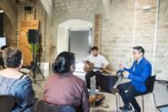 Taula rodona amb la comunitat filipina / Conversa amb el Grup de joves del Centre Cultural Filipí del Raval -- Transferències. Xarxes de coneixement i activitats públiques -- Arxius possibles [Reportatge fotogràfic activitat]