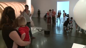 Signant al museu. En família [Enregistrament audiovisual activitat]